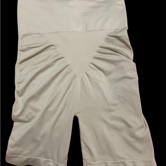 Set of 4 Beige Shapewear Tops and Bottoms - Picture 2 of 12